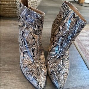 Steve Madden Snake Print Ankle Boots Marissa sz 7